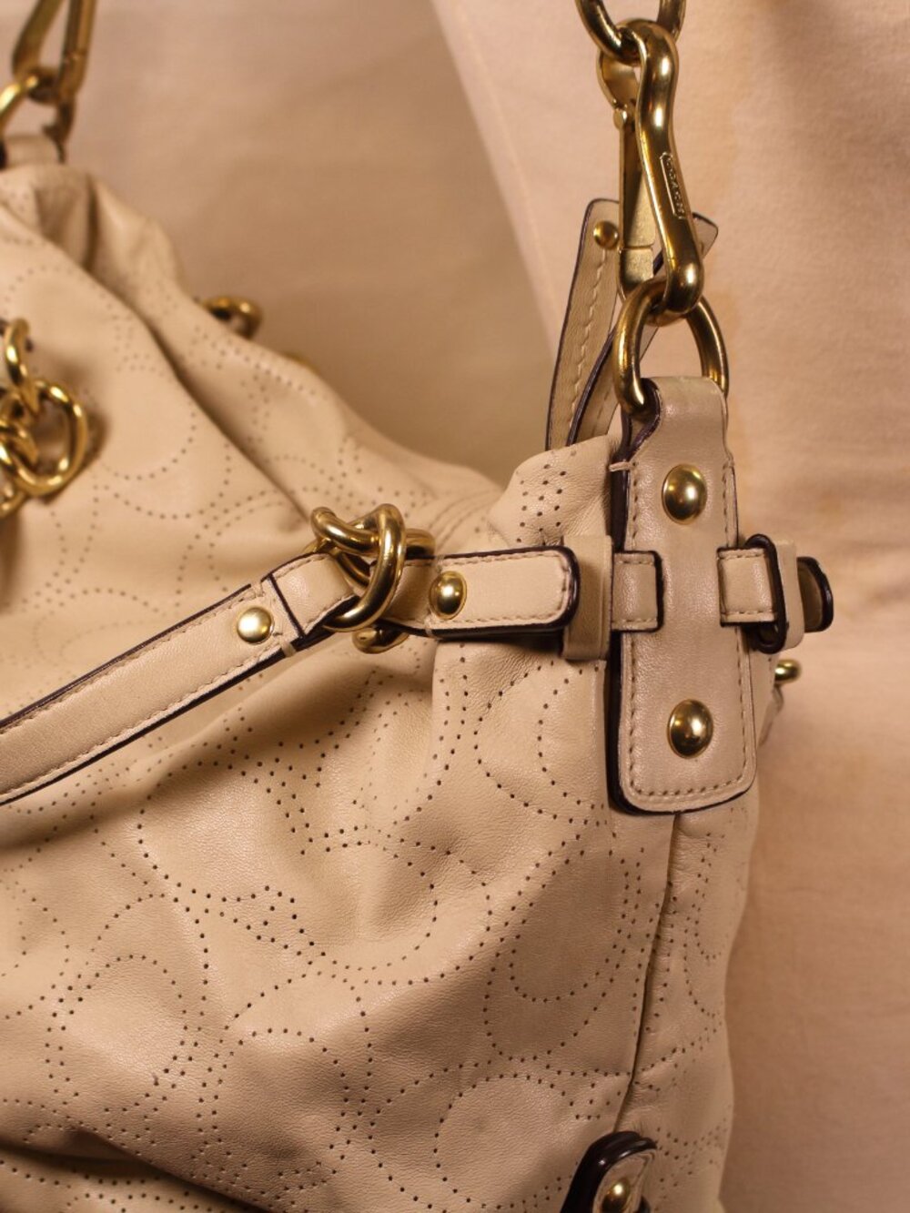 Coach Bone Leather Shoulder Bag Perforated Signature Hobo Purse F18808 - Picture 10 of 13
